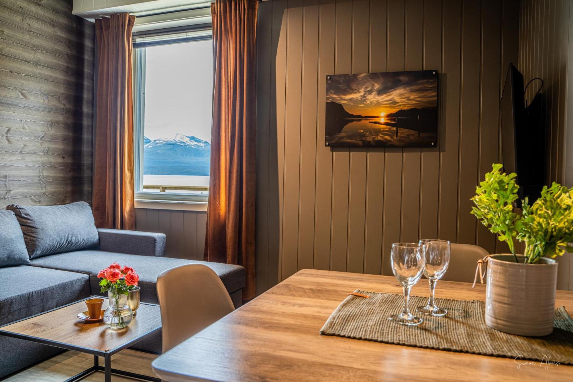 Alpan Apartments, Lyngenfjord Olderdalen Exteriör bild